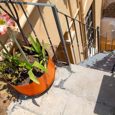 Stylish, Basement Studio With Roof Top Access - Ep9B Афины Экстерьер фото