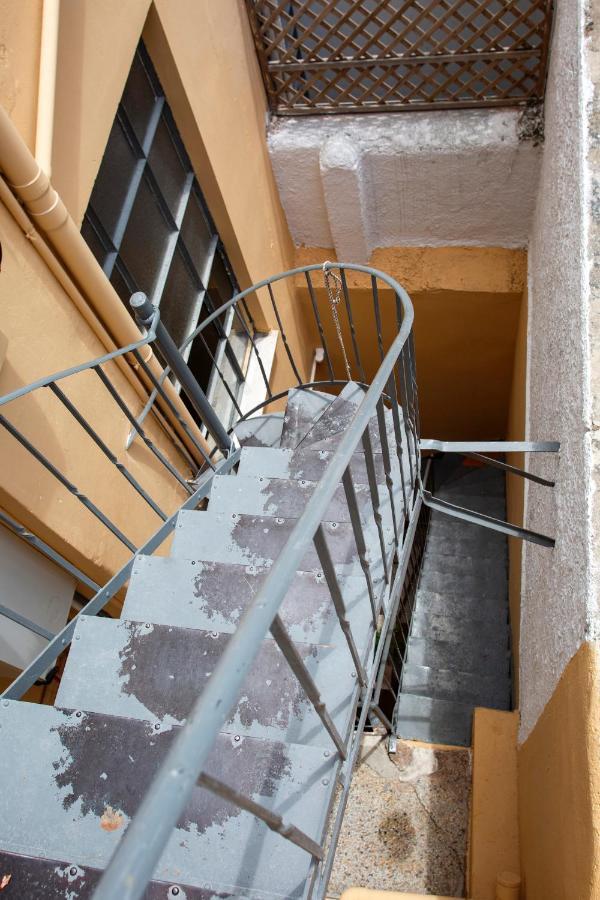 Stylish, Basement Studio With Roof Top Access - Ep9B Афины Экстерьер фото